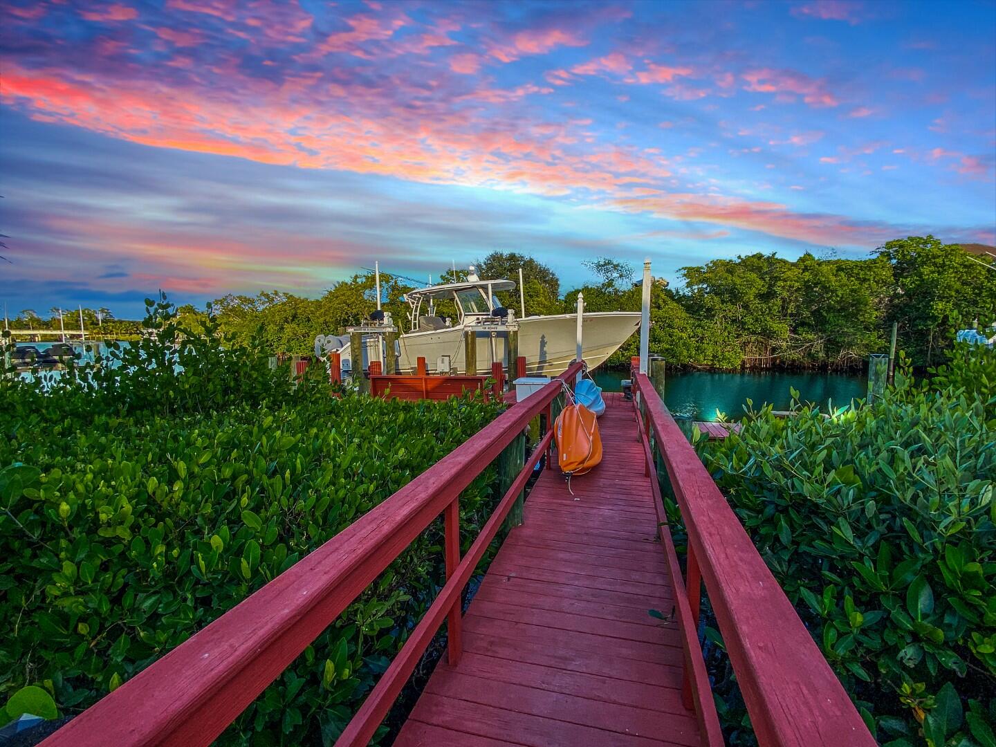 18989 SE Windward Island Lane