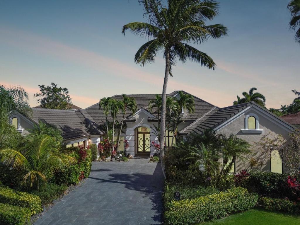 18989 SE Windward Island Lane