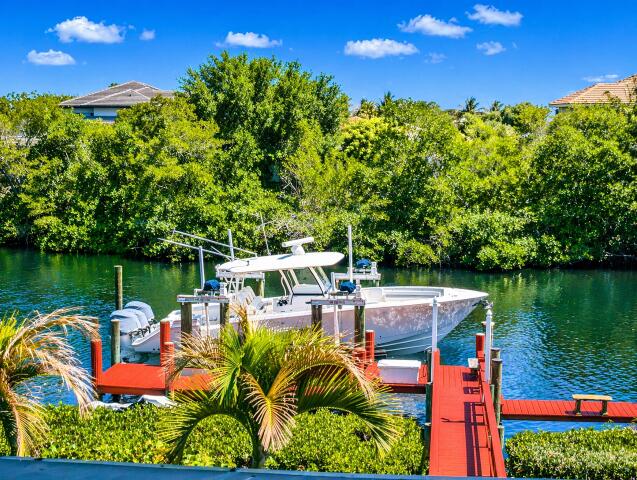 18989 SE Windward Island Lane