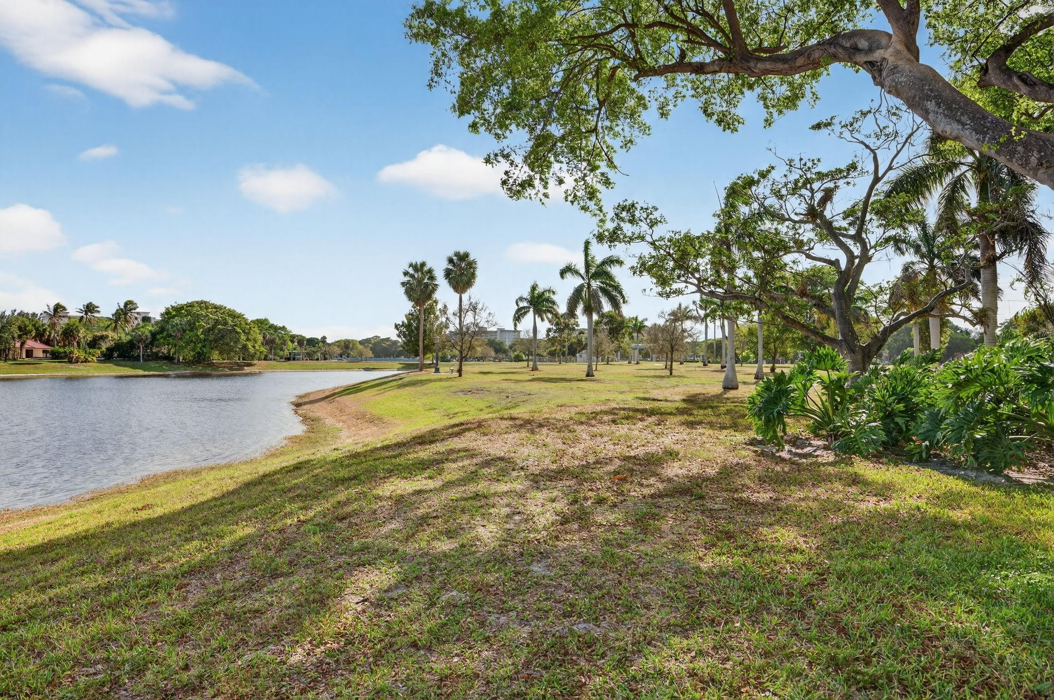 Country Club Fairways Con - Residential