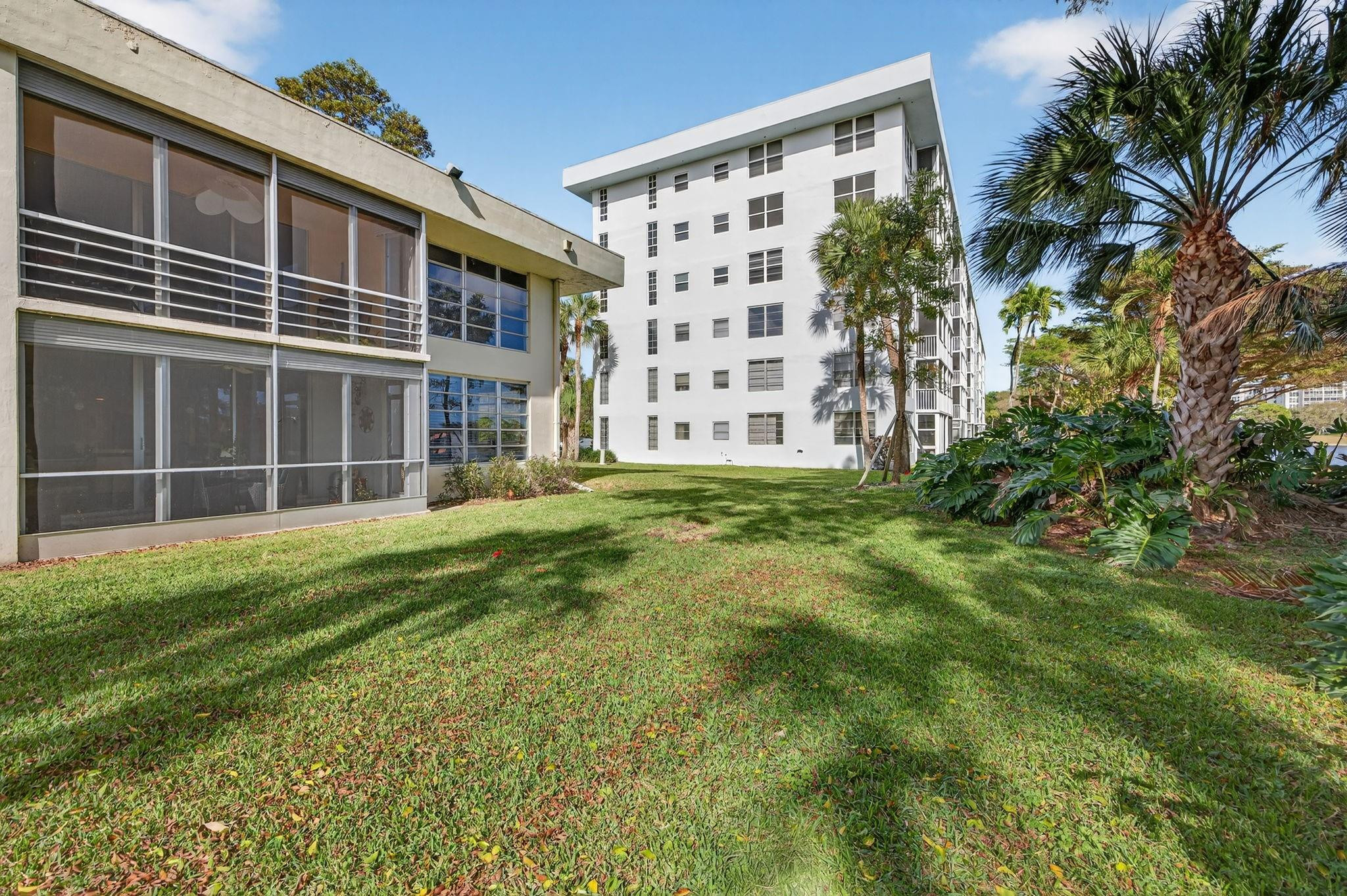 Country Club Fairways Con - Residential