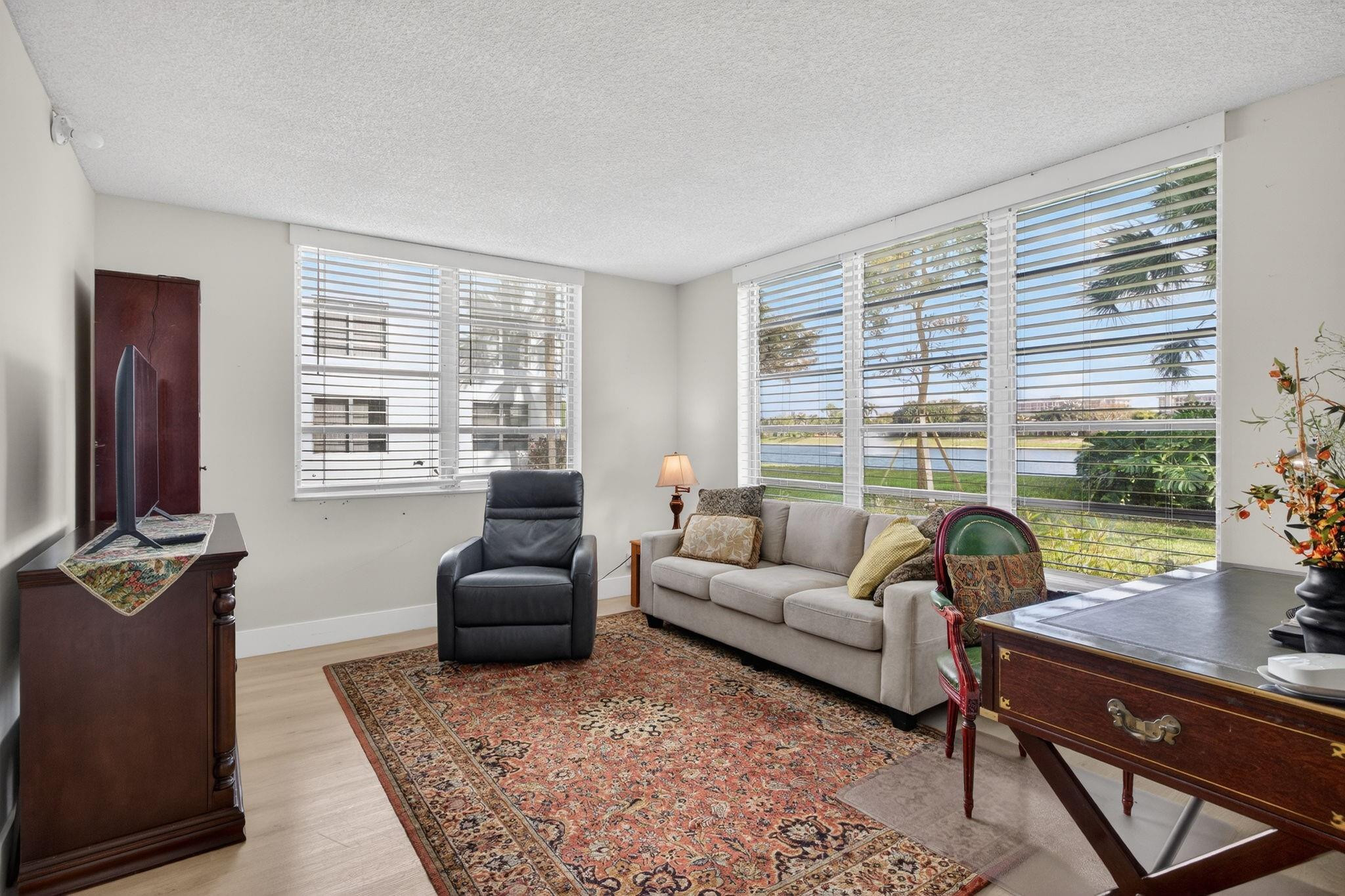 Country Club Fairways Con - Residential