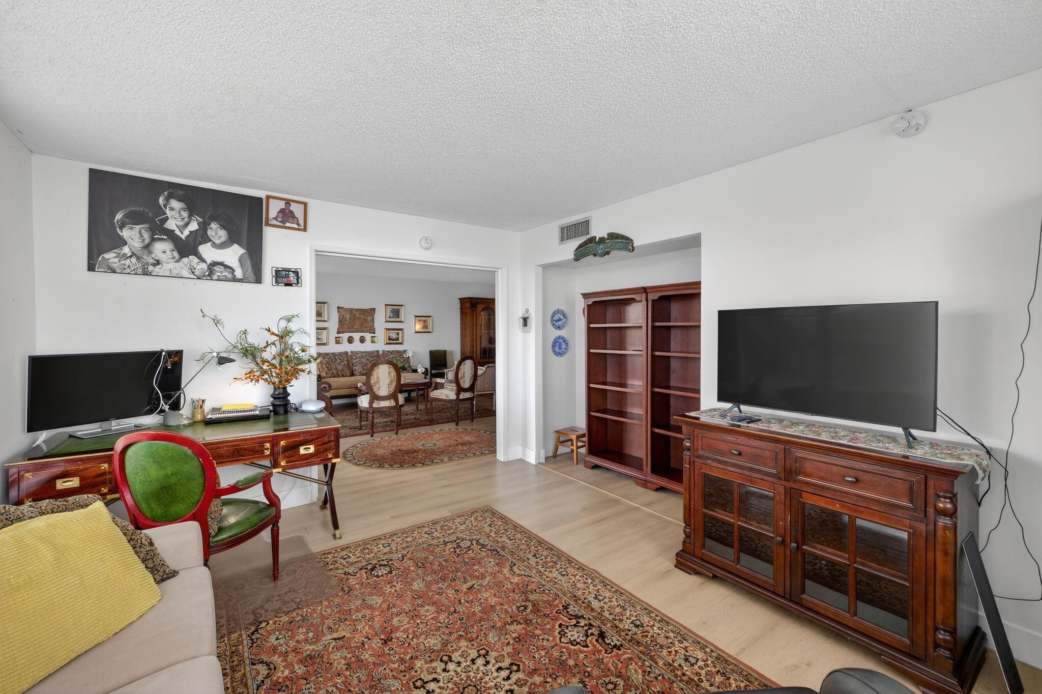 Country Club Fairways Con - Residential