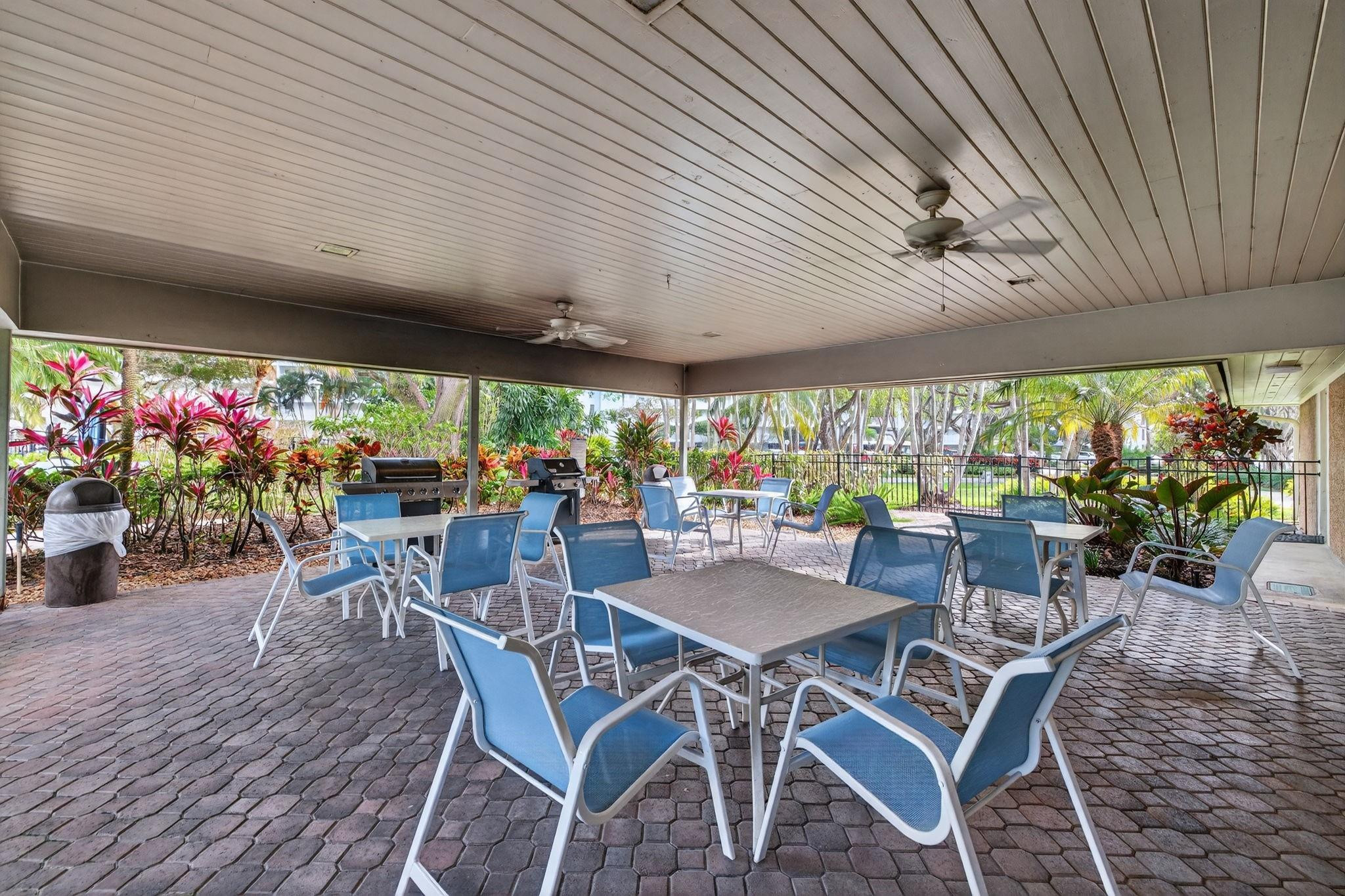 Country Club Fairways Con - Residential