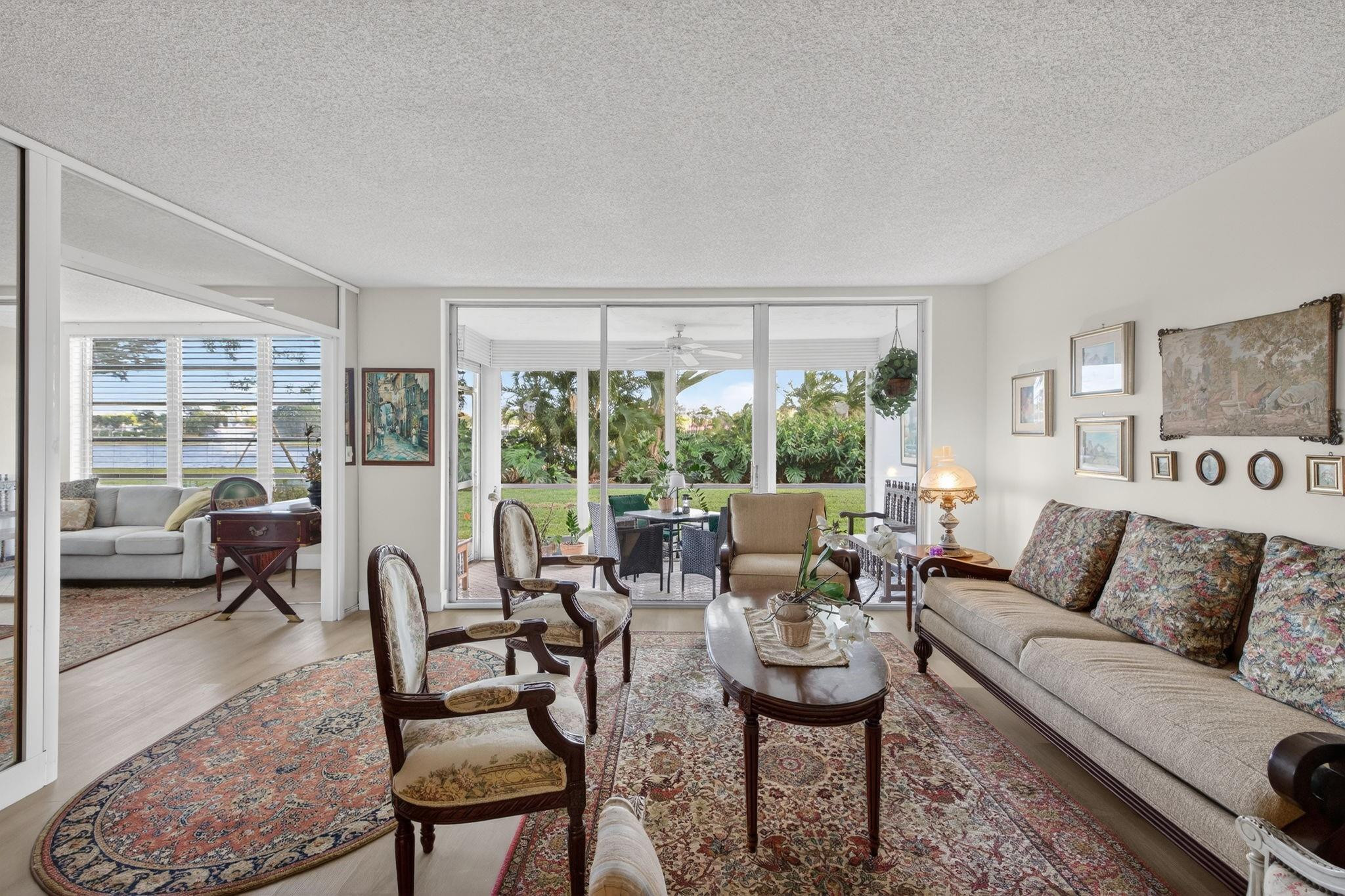 Country Club Fairways Con - Residential