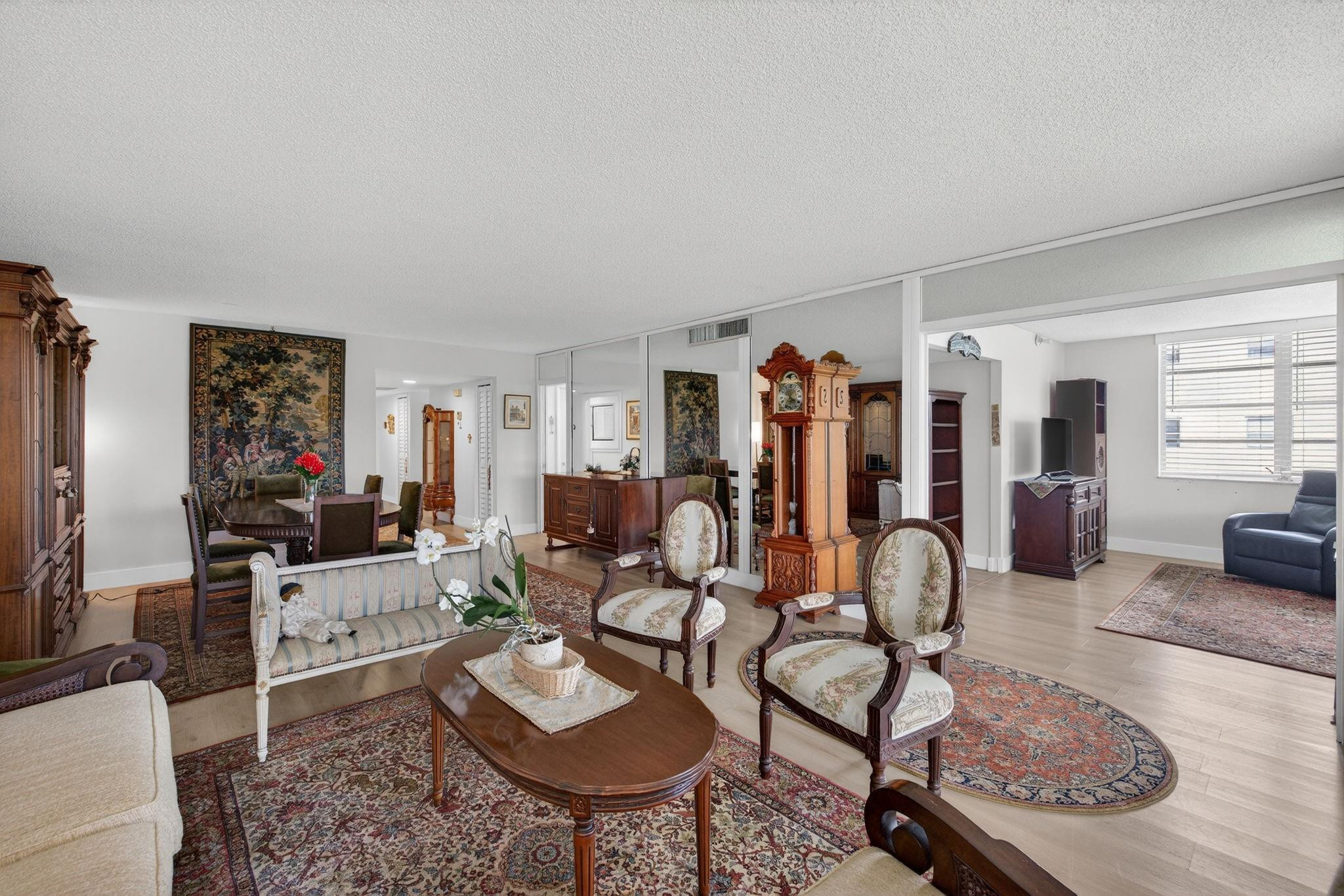 Country Club Fairways Con - Residential