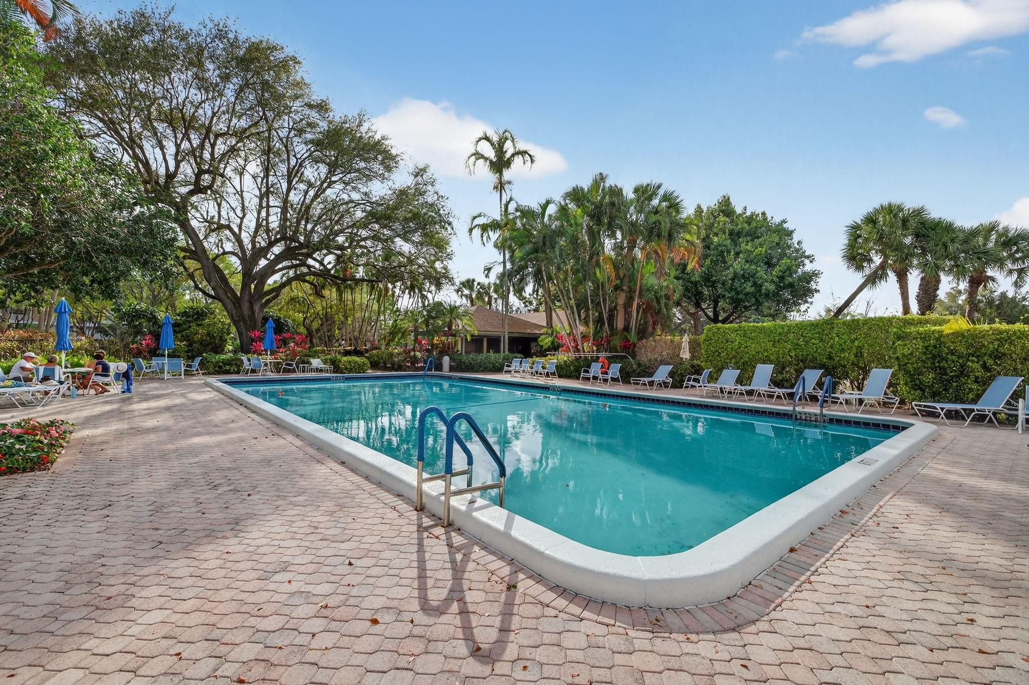 Country Club Fairways Con - Residential