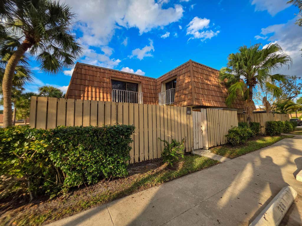 Photo of 832 BLUE RIDGE Circle, West Palm Beach, FL 33409 (MLS # B26059923)