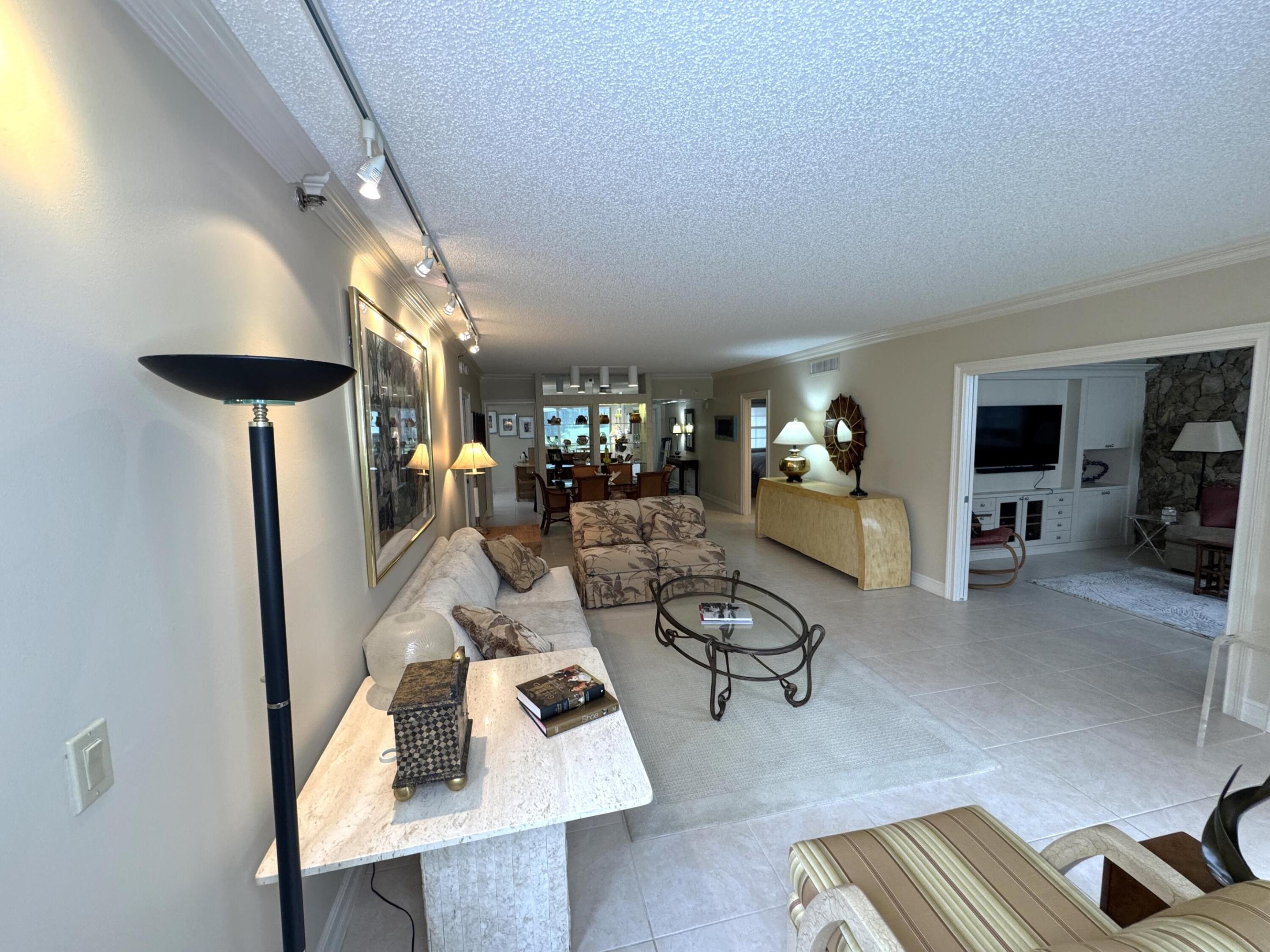 NO 105 PALM-AIRE COUNTRY CLUB - Residential