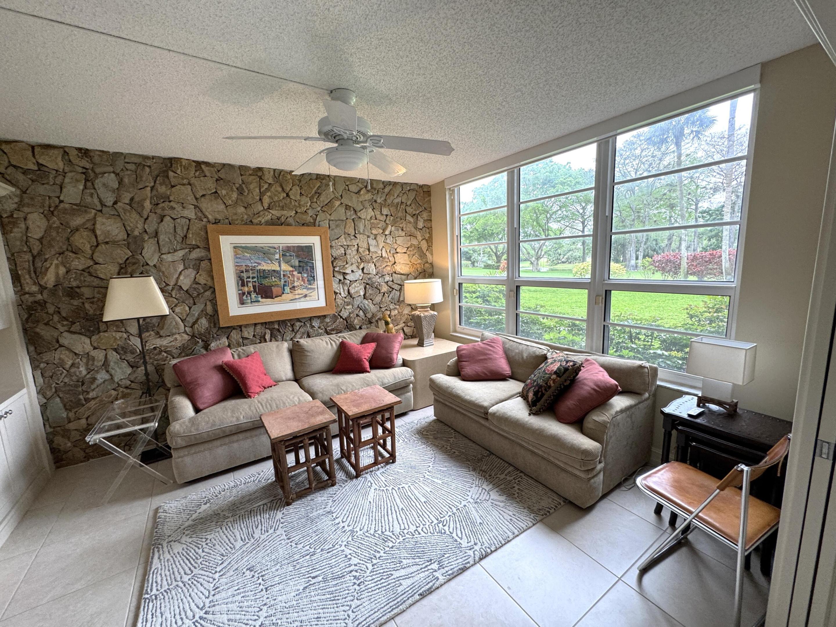 NO 105 PALM-AIRE COUNTRY CLUB - Residential