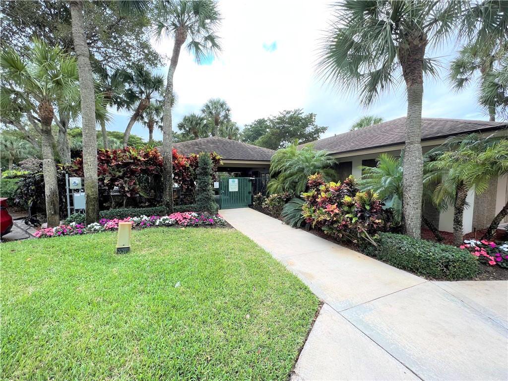 NO 105 PALM-AIRE COUNTRY CLUB - Residential