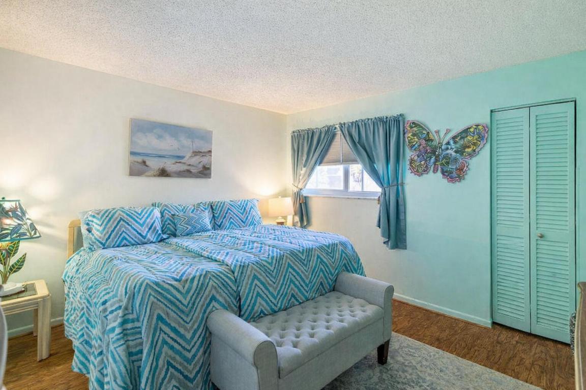 LAKESIDE VILLAGE CONDO 5 - Residential