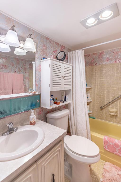 LAKESIDE VILLAGE CONDO 5 - Residential