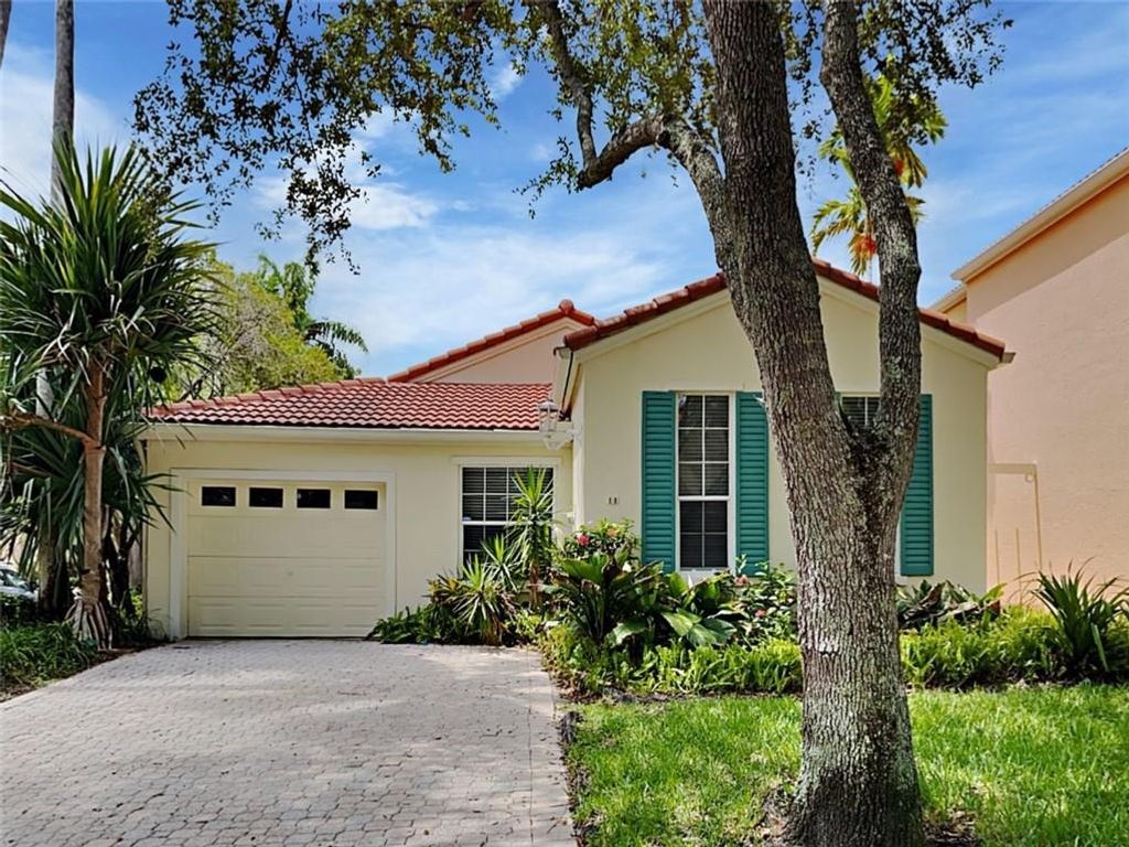 Photo of 11 Via Tivoli, Palm Beach Gardens, FL 33418 (MLS # F10341406)