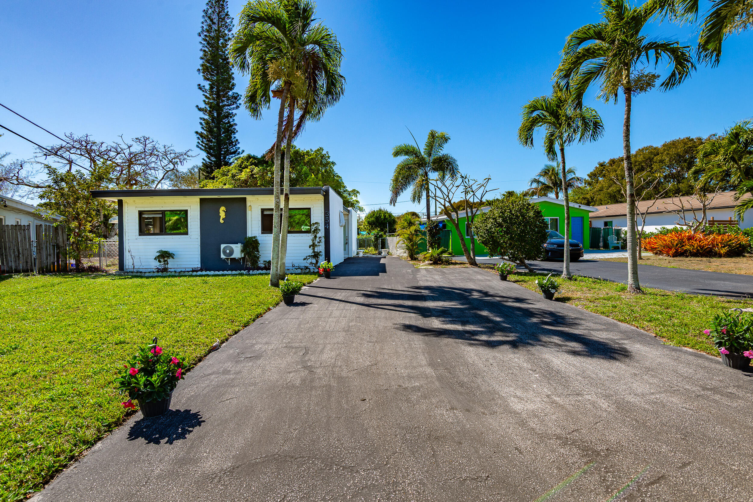 DELRAY MANORS - Residential