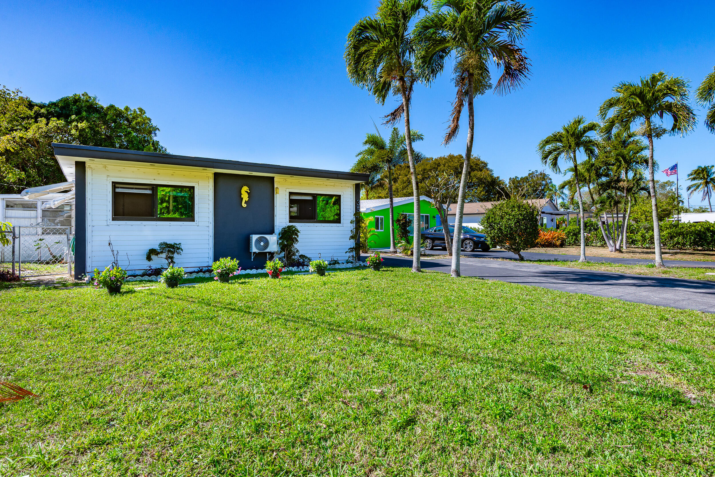 DELRAY MANORS - Residential