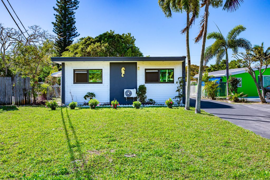 Photo of 354 Manchester Street, Boca Raton, FL 33487 (MLS # R11164519)