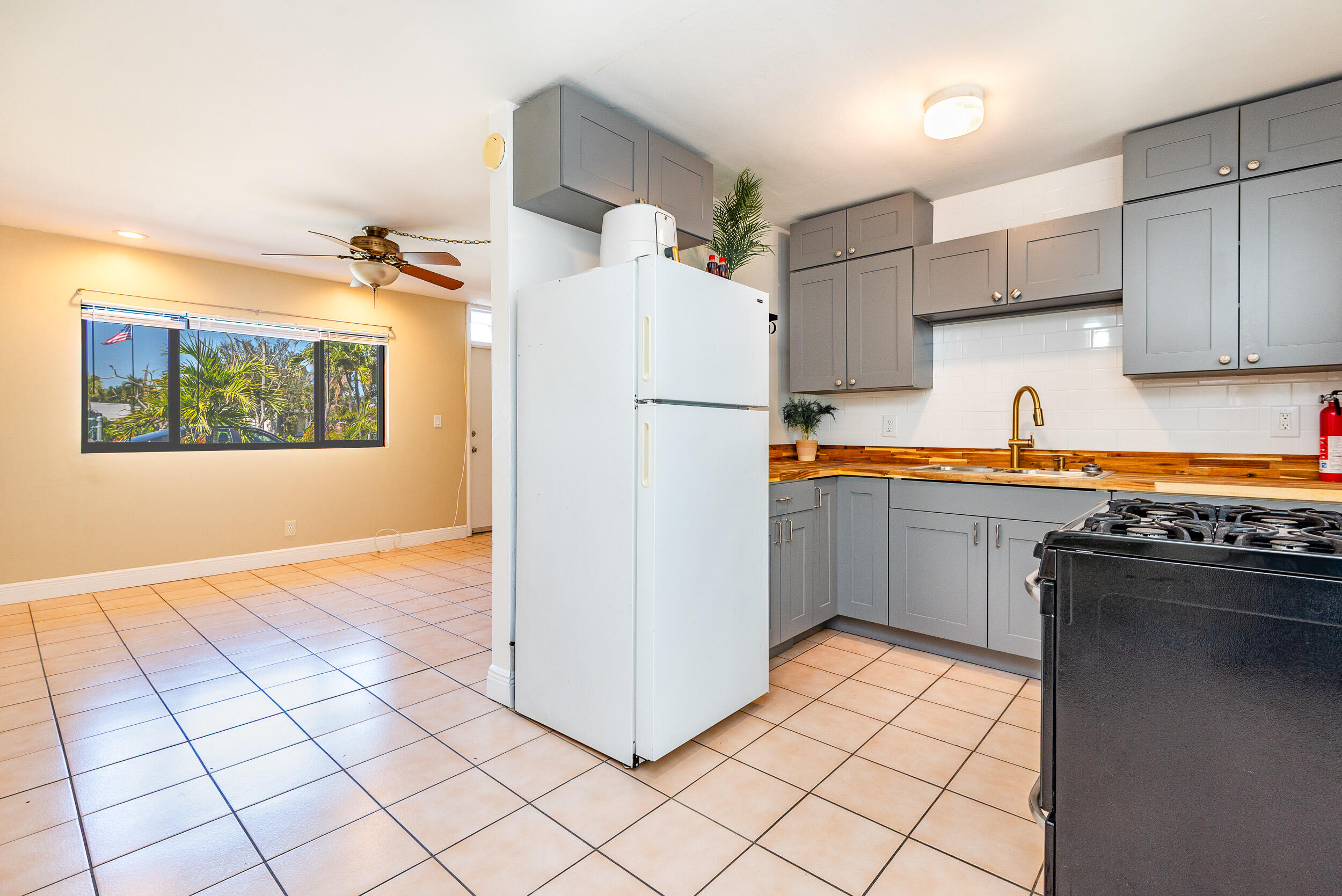 DELRAY MANORS - Residential