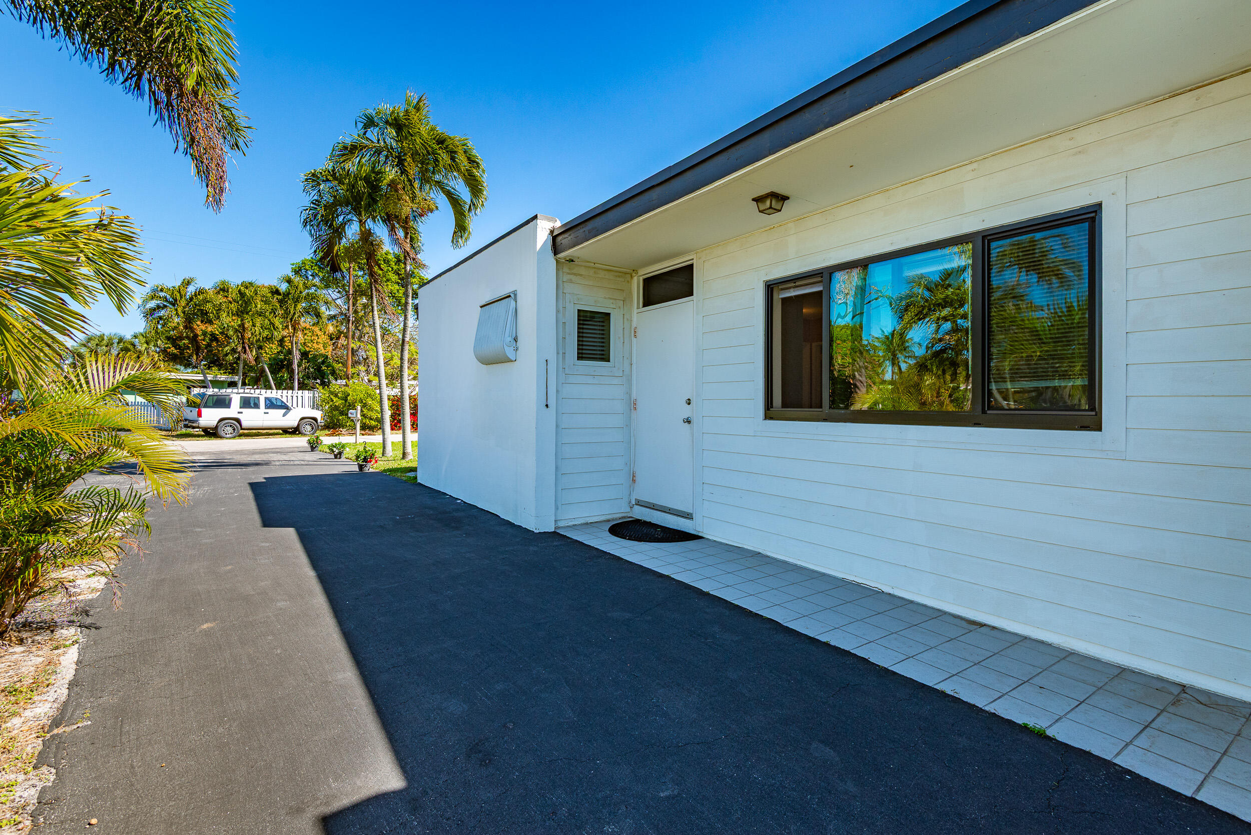 DELRAY MANORS - Residential
