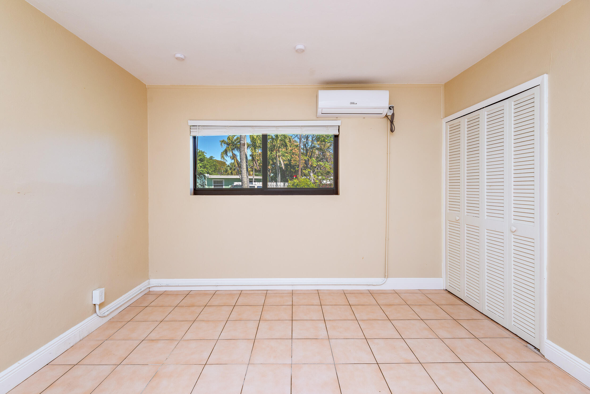 DELRAY MANORS - Residential