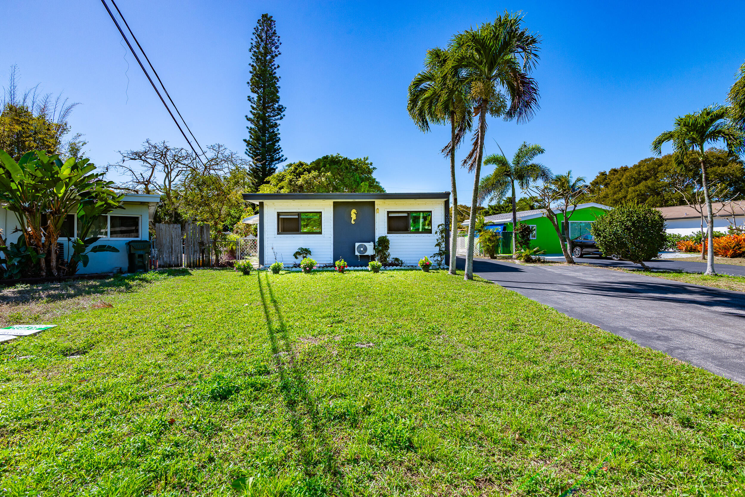 DELRAY MANORS - Residential