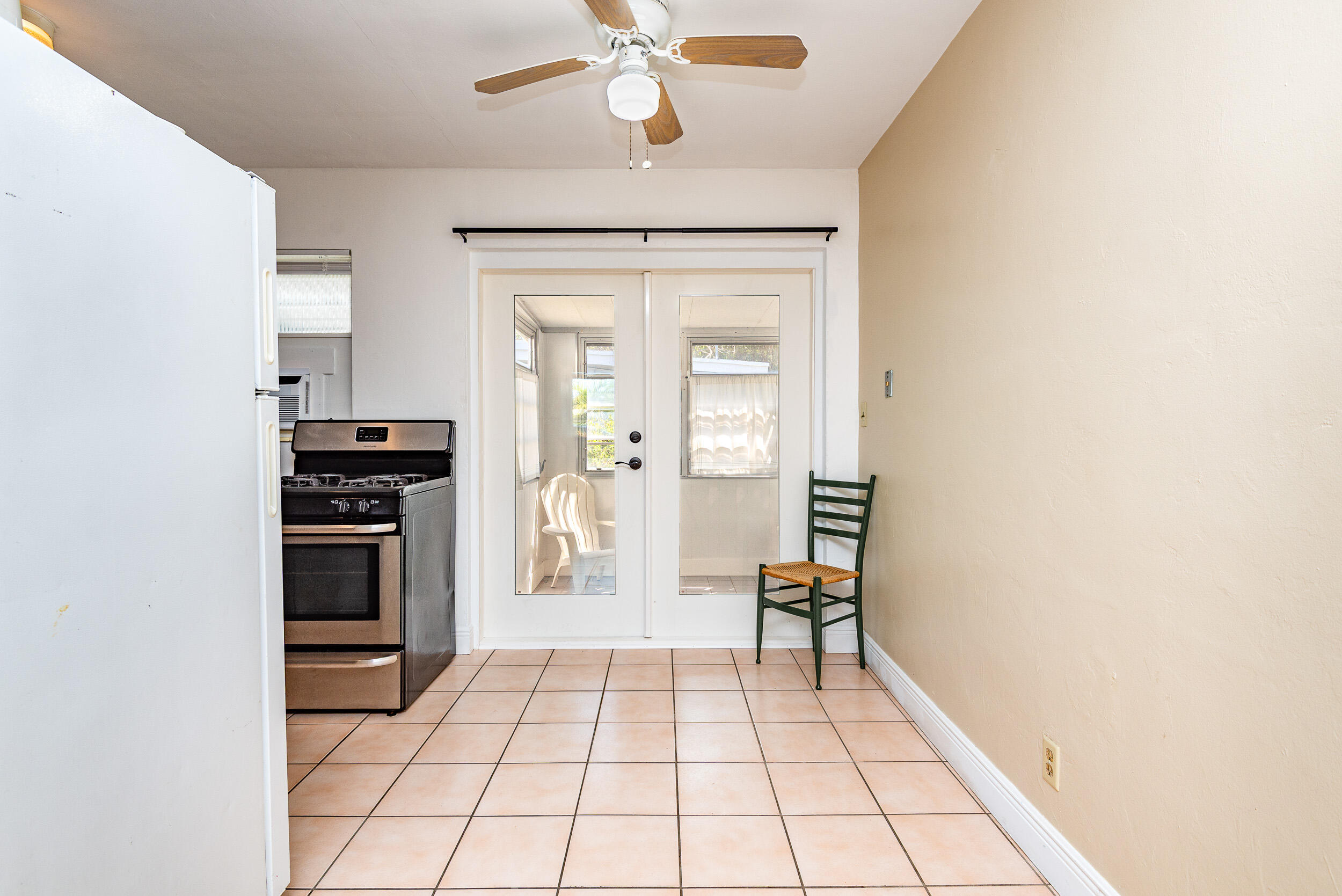 DELRAY MANORS - Residential