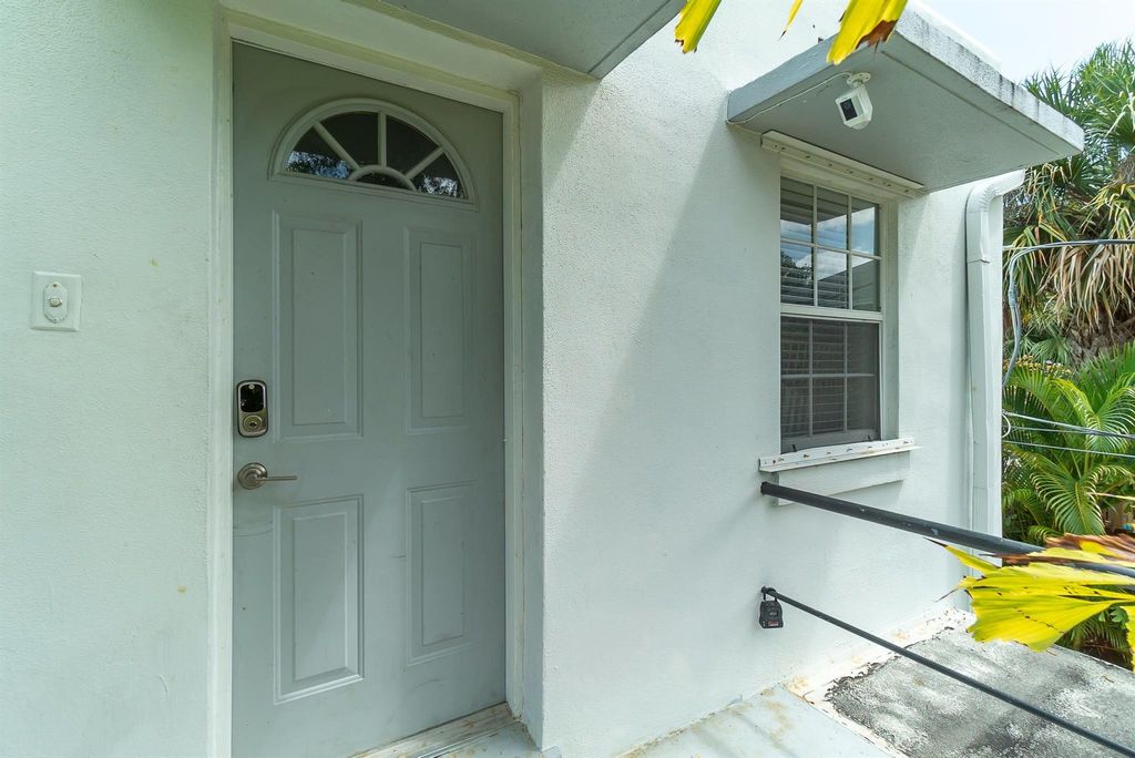 Photo of 305 3rd Avenue S #Top, Lake Worth Beach, FL 33460 (MLS # R11020187)