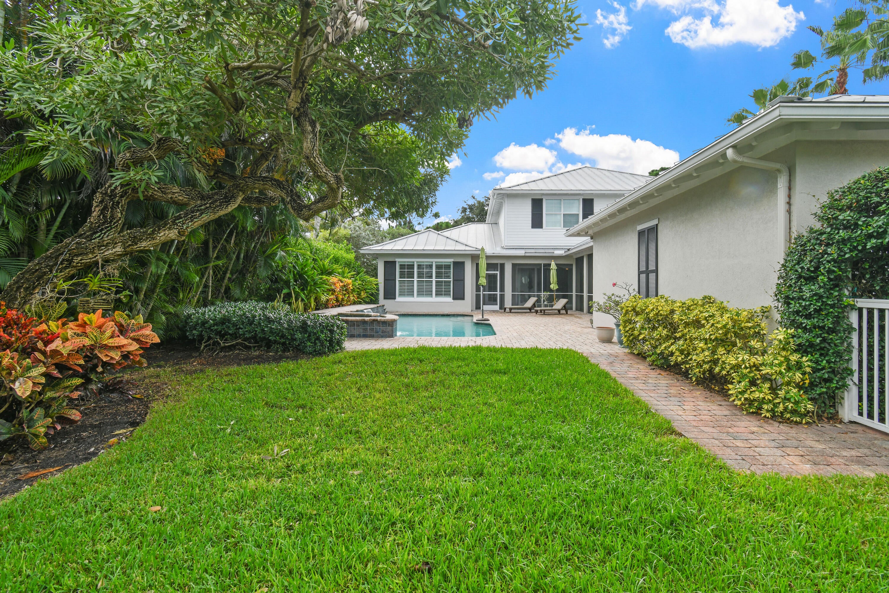 2664 Greenway Drive