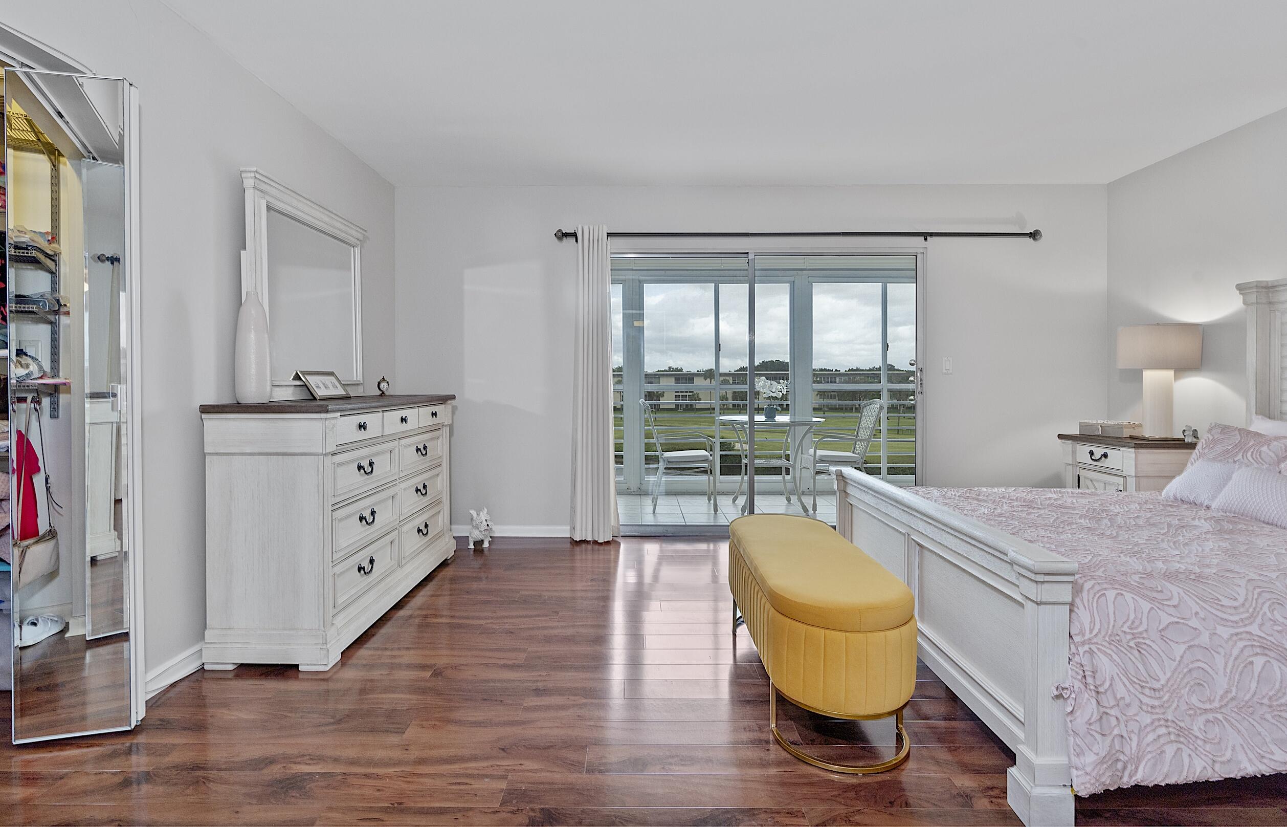 VICTORIA VILLAGE J CONDO - Residential