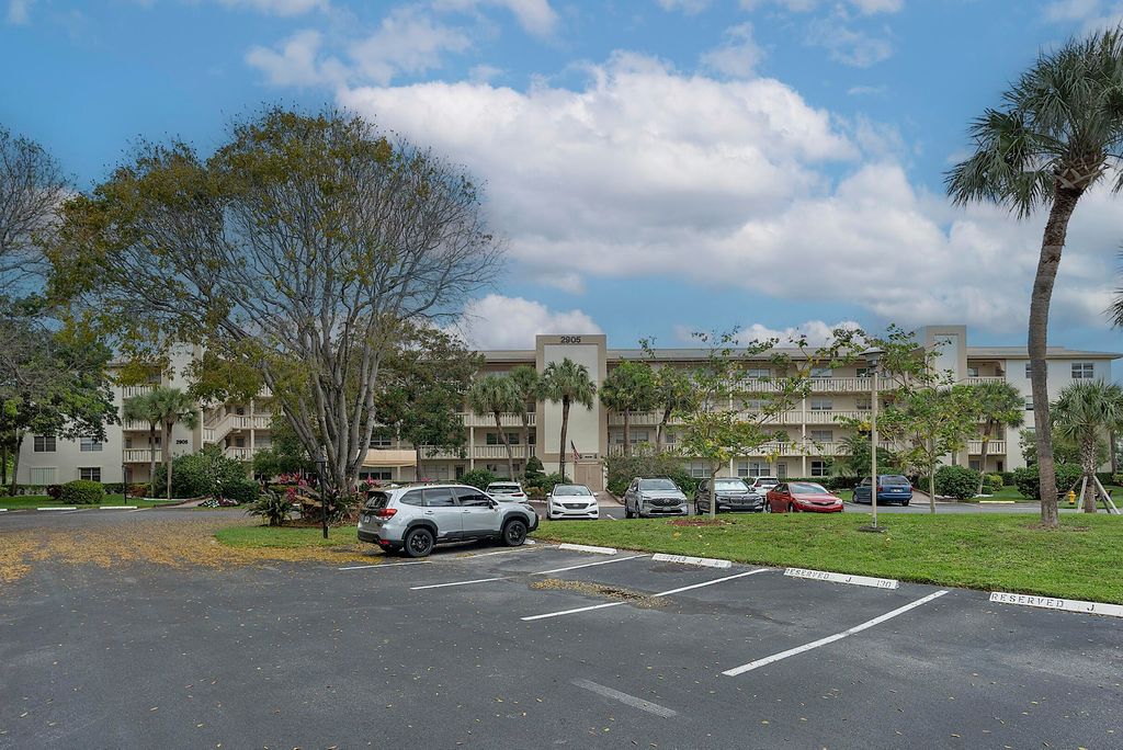 Photo of 2905 Victoria Place #G4, Coconut Creek, FL 33066 (MLS # B26026686)