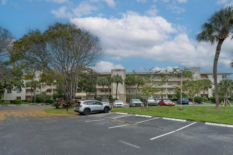 Photo of 2905 Victoria Place #G4, Coconut Creek, FL 33066 (MLS # B26026686)
