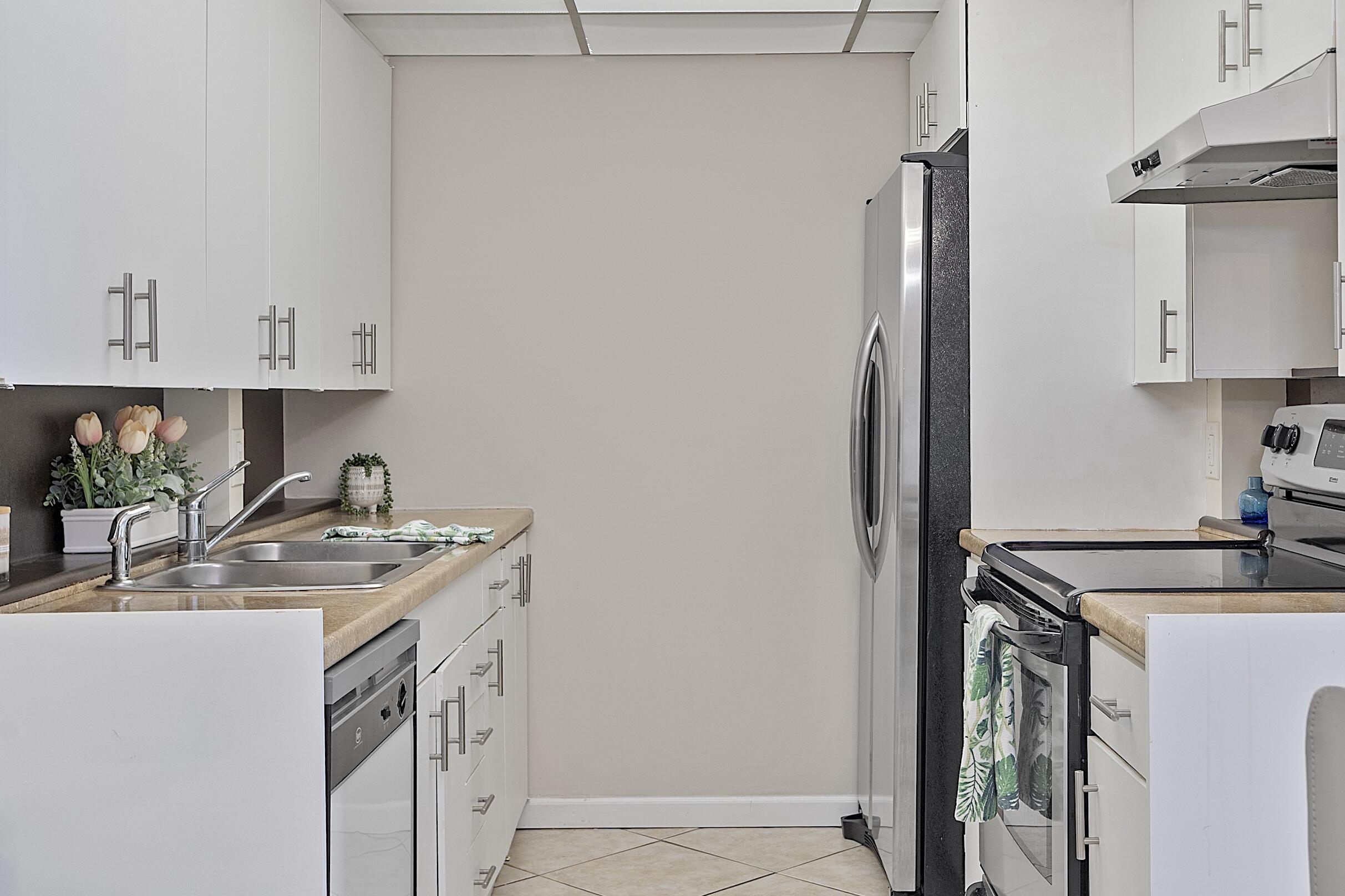 VICTORIA VILLAGE J CONDO - Residential