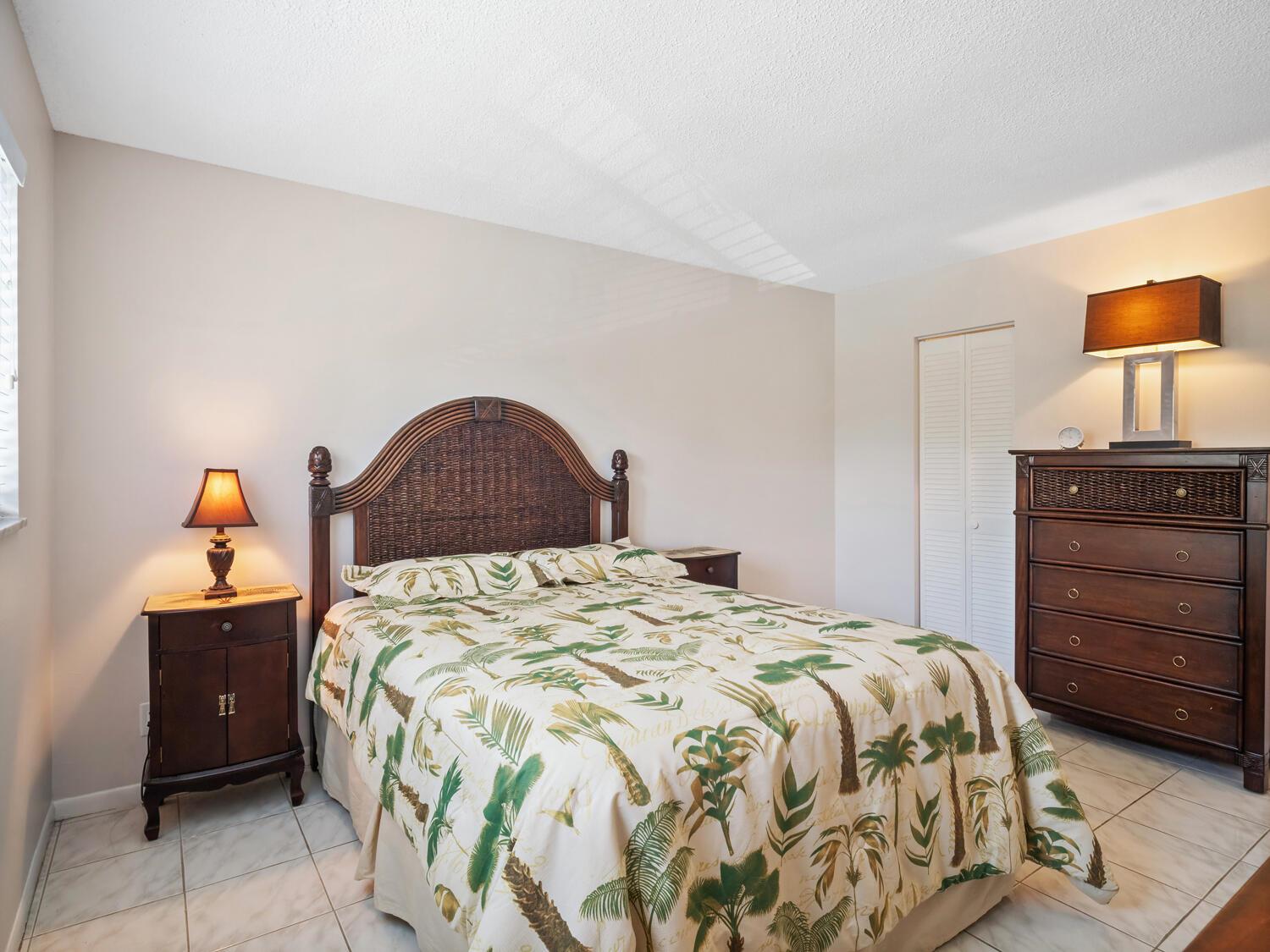 LAKESIDE VILLAGE CONDO 7 - Residential