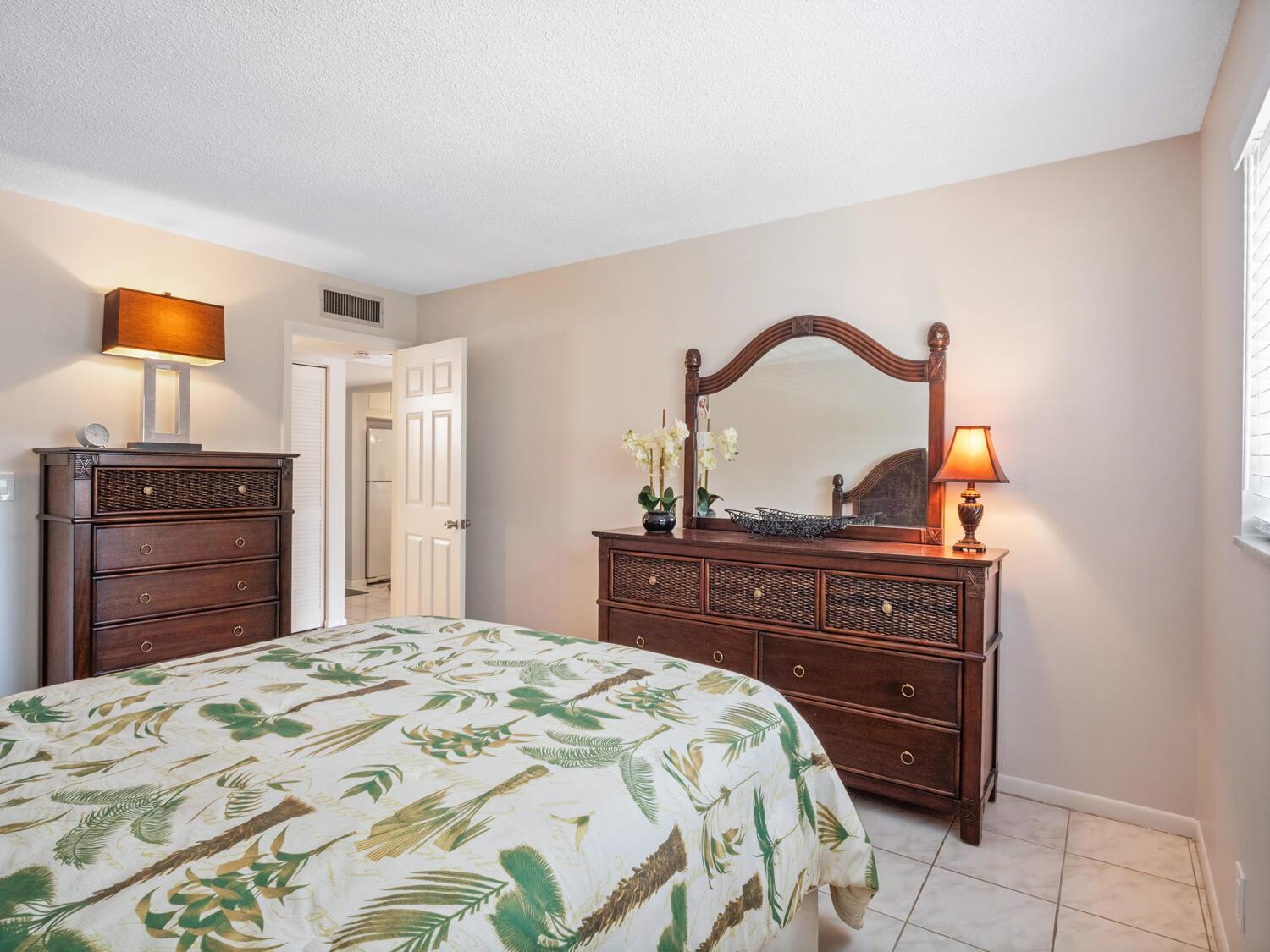 LAKESIDE VILLAGE CONDO 7 - Residential