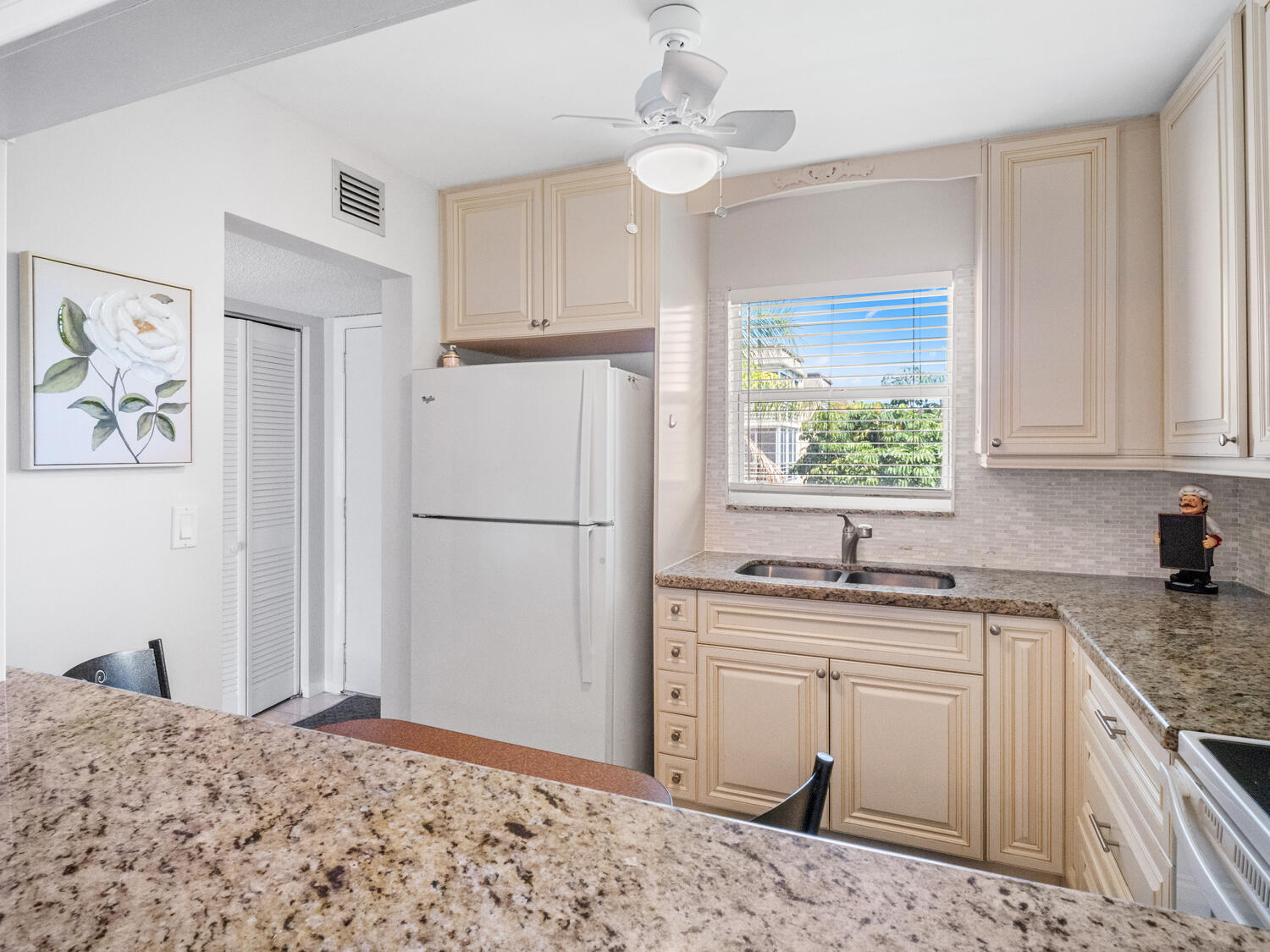 LAKESIDE VILLAGE CONDO 7 - Residential