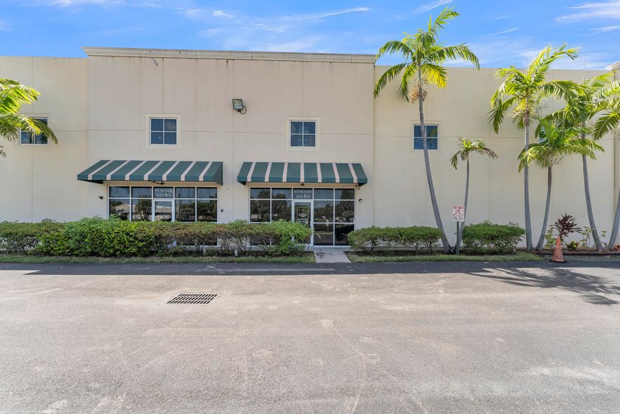 One of kind Office/Warehouse space (3,296sqft) at Pompano Industrial Park Condo ! 1 bay/concrete wall partitions, fenced gated complex & Zoned B-4 ( intensive business). 1 Roll up door back load (12'W x 12'H). Direct access to Florida Turnpike . Twin ''T'' roof with 21ft ceilings, lots of natural light . Schedule a viewing today