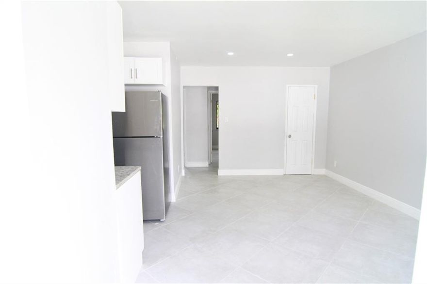 Gorgeous 2 bedrooms 1 bath lots of closet space, impact windows, was gut renovated a year ago. new ac units. beautiful apartment . best looking 2 bedrooms for this price. first last and security to move in. 3 months