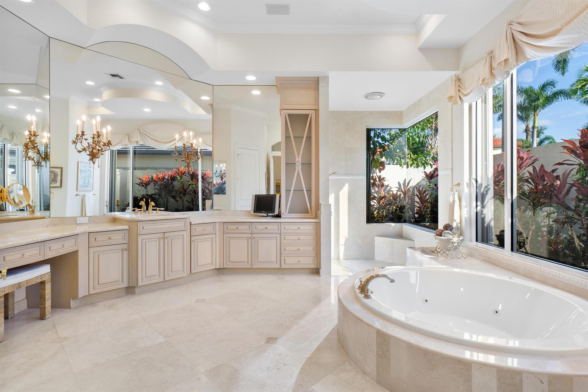 VINTAGE OAKS / POLO CLUB - Residential