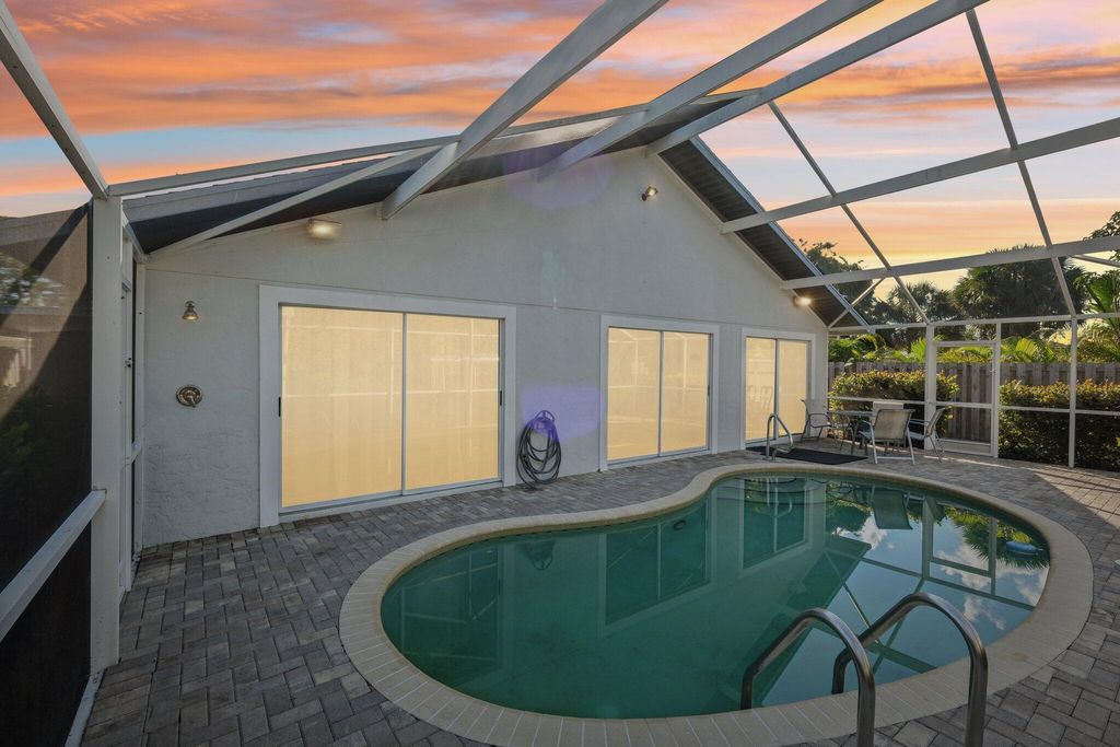 Photo of 212 14th Place, Vero Beach, FL 32960 (MLS # B26007916)