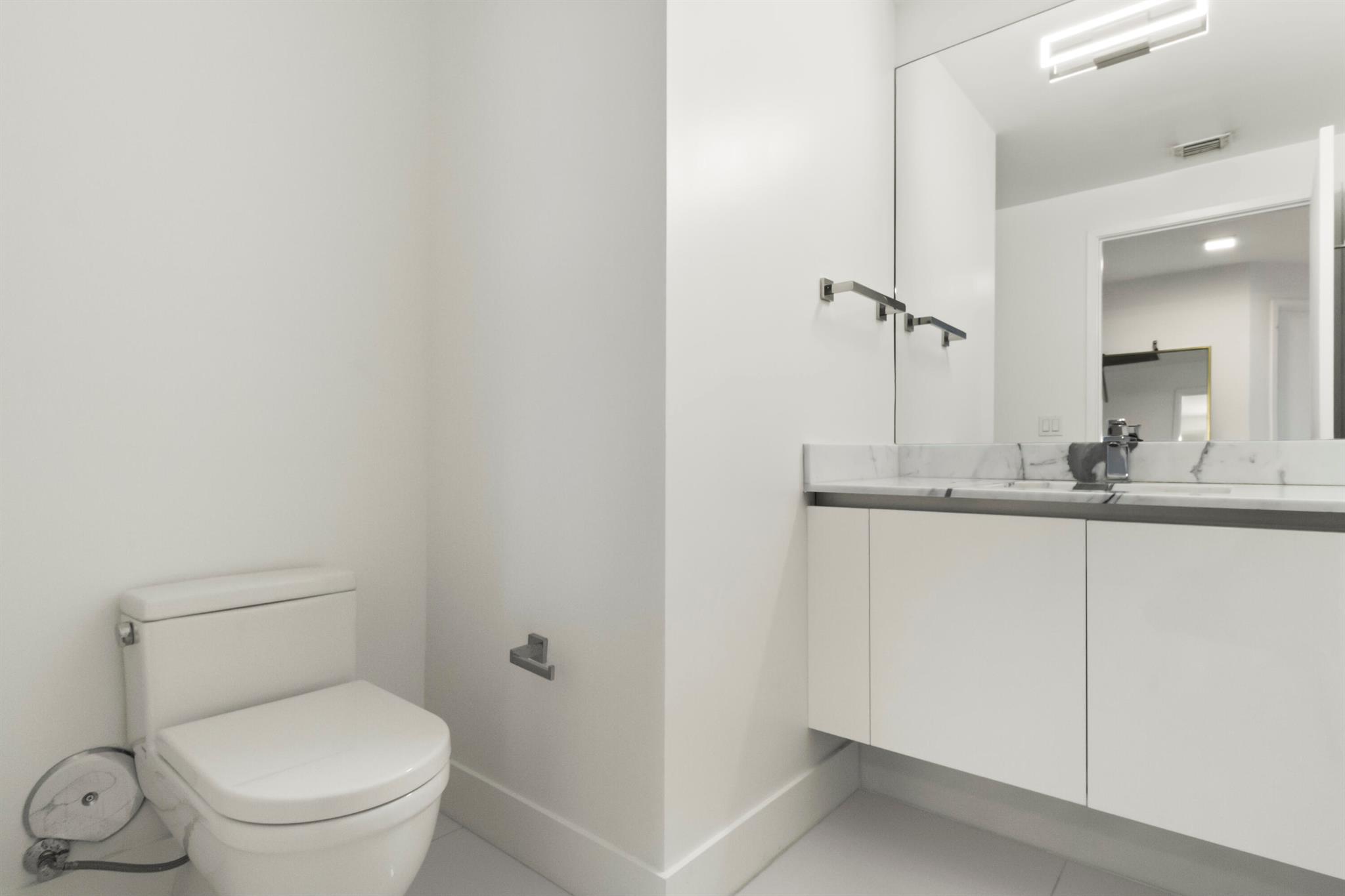 PARQUE TOWERS CONDO - Residential Lease