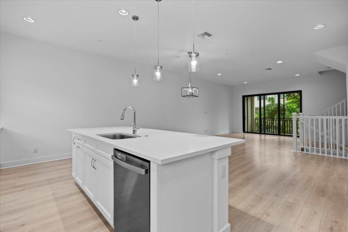 ALTON - Residential Lease