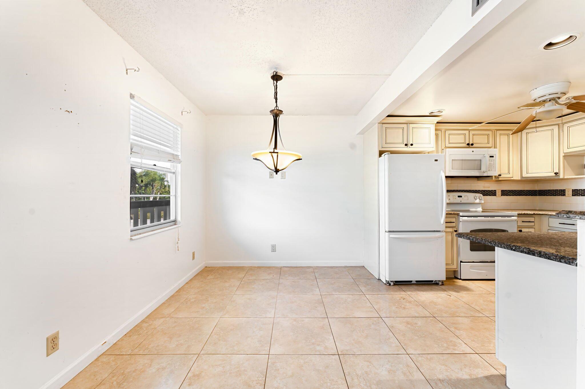 View photos, virtual tours, details... 2049 Hythe C