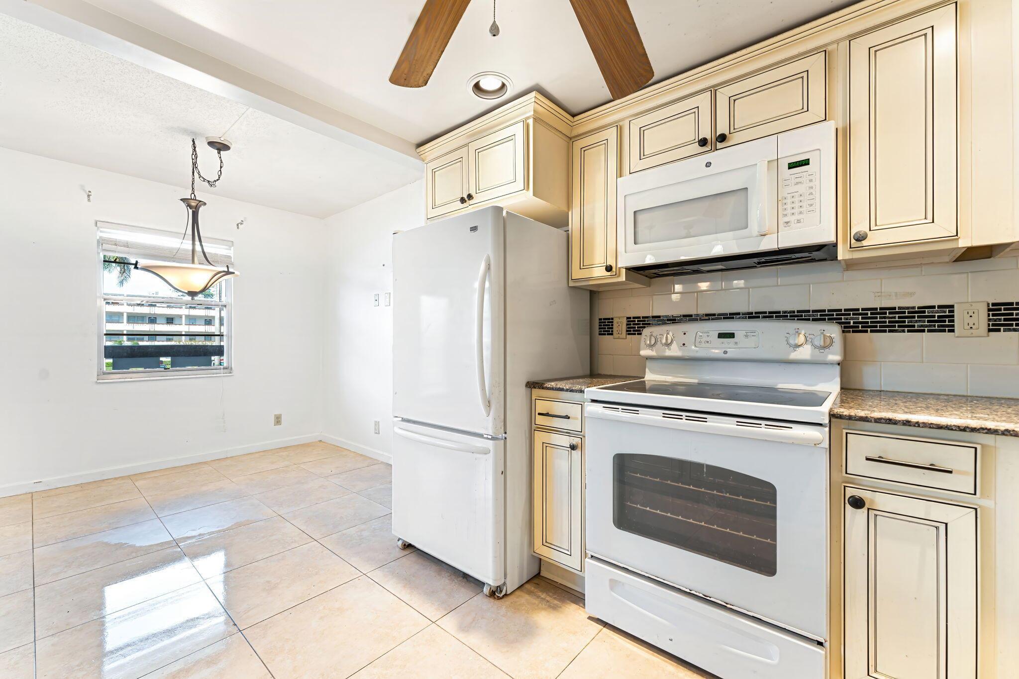 View photos, virtual tours, details... 2049 Hythe C