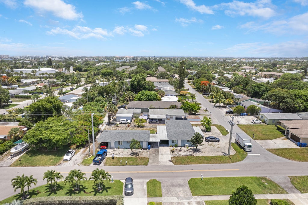 Photo of 516 S Arnold Avenue, Lantana, FL 33462 (MLS # B26067054)