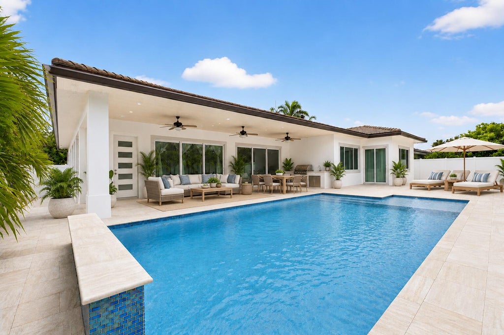 Photo of 711 NE 6th Street, Boca Raton, FL 33432 (MLS # B26091230)