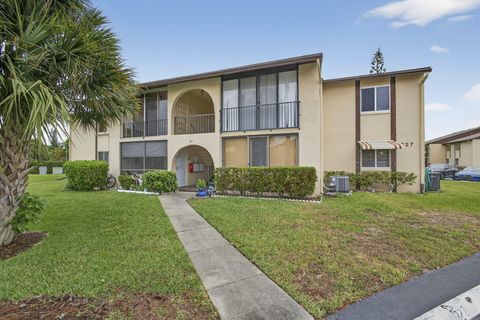 327 Pine Ridge Circle A-1 Greenacres FL 33463