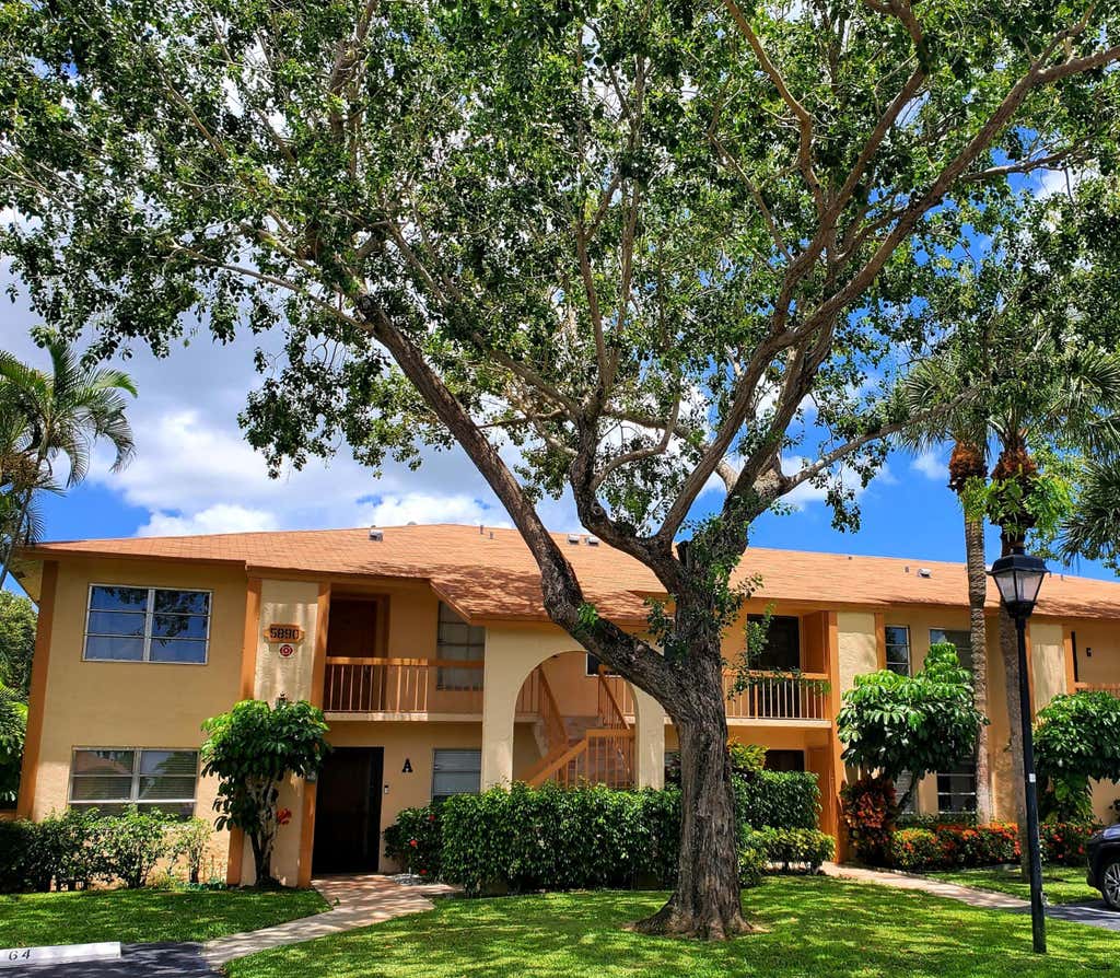 Photo of 5890 Sugar Palm Court #F, Delray Beach, FL 33484 (MLS # B26044883)