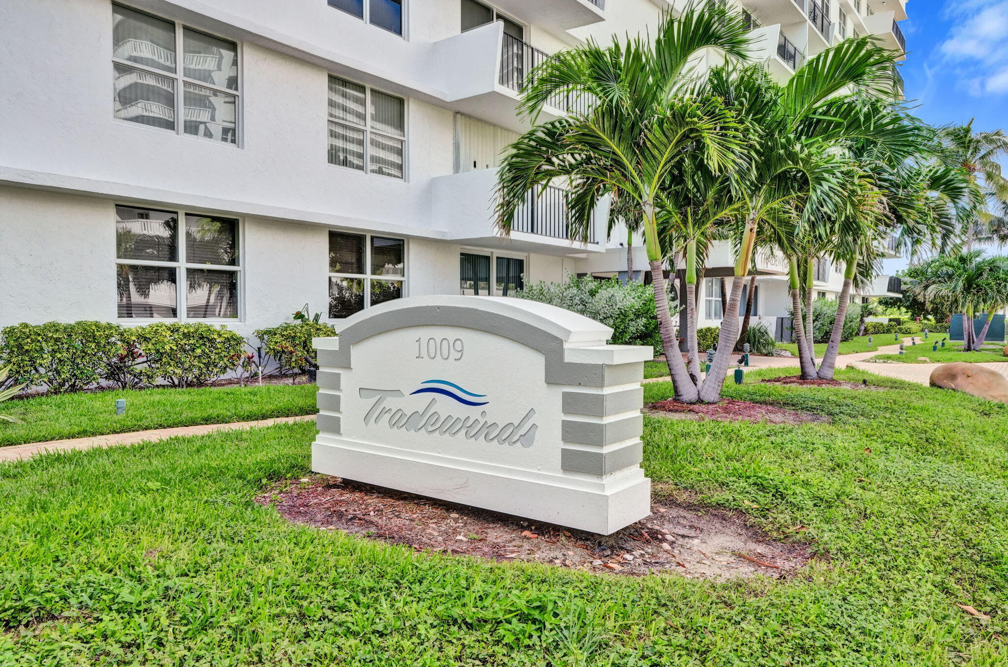 1009 N Ocean Boulevard 207
