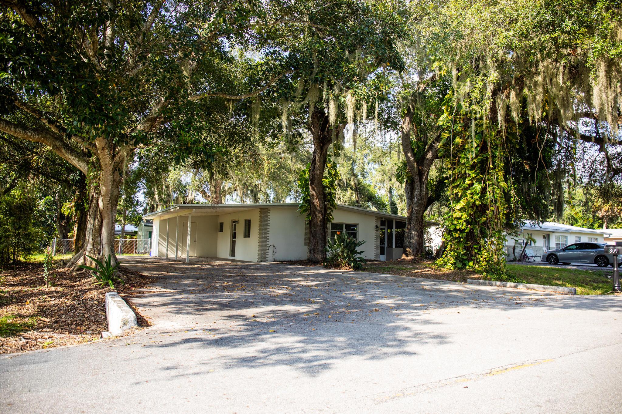 OKEECHOBEE ESTATES - Residential