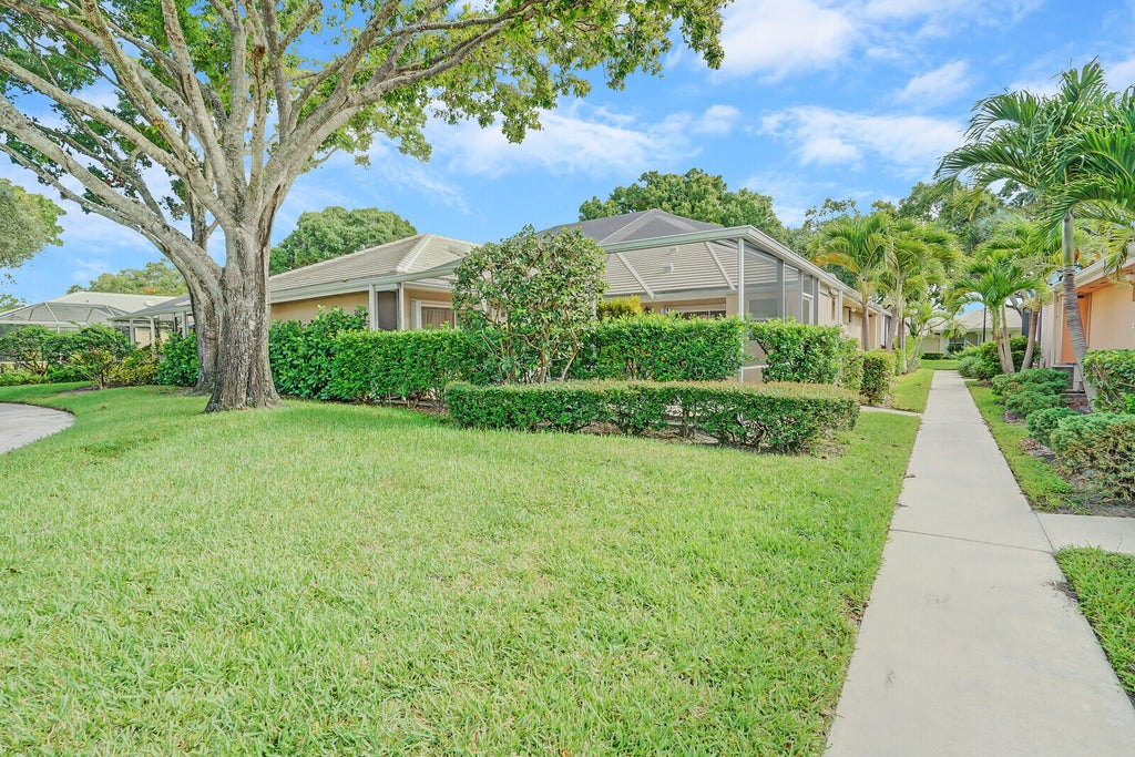 Photo of 3003 Lakemont Court, Palm Beach Gardens, FL 33403 (MLS # R10997289)